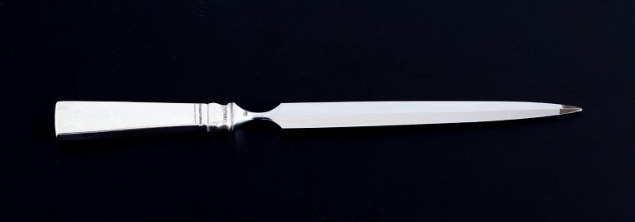 Just Andersen for Georg Jensen, Acadia. Letter opener in sterling silver.
1933-1944 mark.
In excellent condition.
Length 15.8 cm.