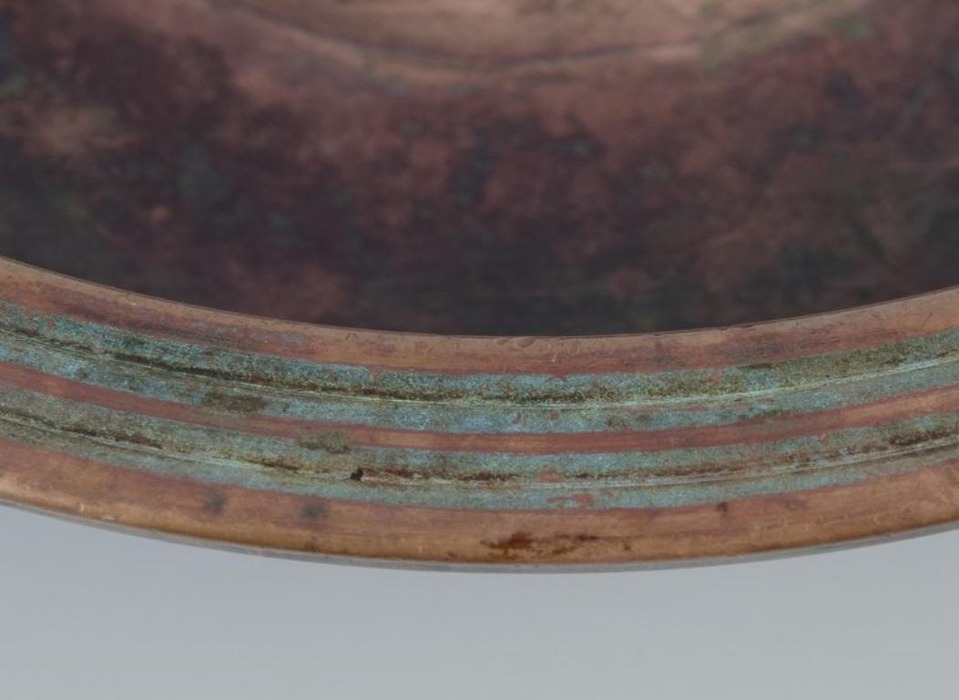 Milieu du XXe siècle Just Andersen, grand bol en bronze. Art déco. Motif de femme et enfant nus en vente