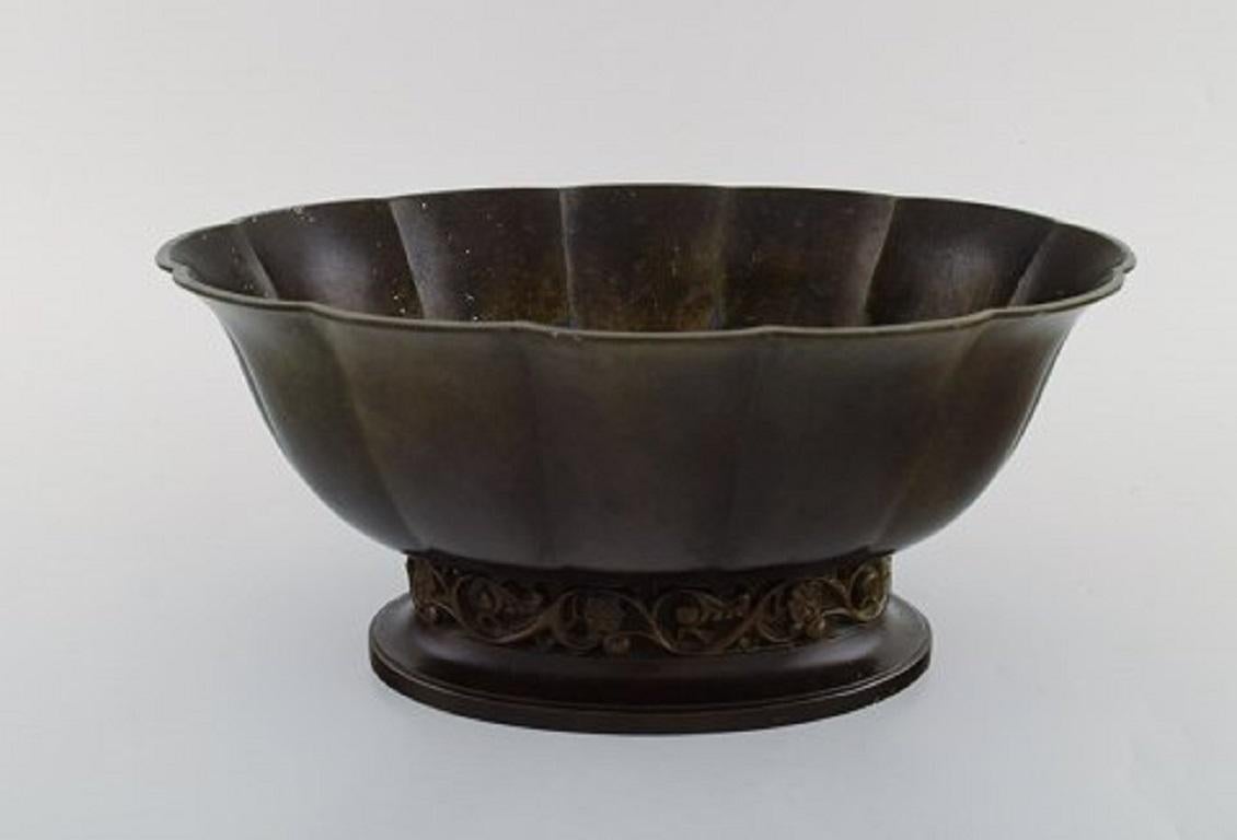 Just Andersen. Large impressive Jardinières/ herbal pot in disko metal, 1930s.
In very good condition.
Measures: 30 x 14 cm.
Stamped.