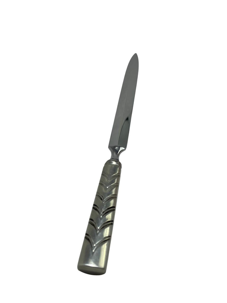 Einzigartiges Briefmesser von Just Andersen, Dänemark, aus den 1930er Jahren mit der Originalverpackung des Juweliers, bei dem das Messer gekauft wurde. 
Neuwertiger Zustand lag in der Box für 60+ Jahre, wahrscheinlich nie benutzt. 