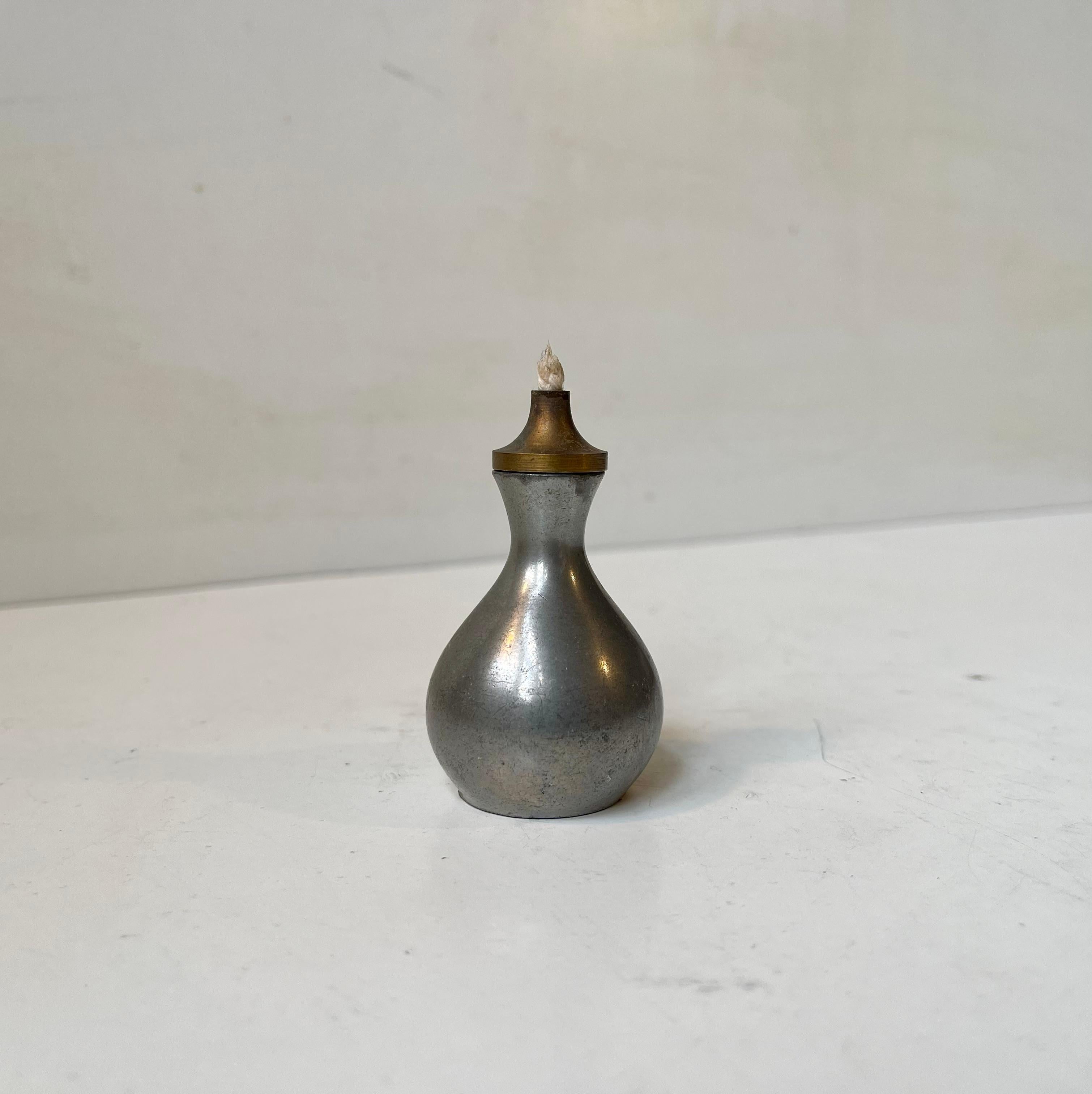 Just Andersen Miniature Öllampe aus Zinn und Messing, 1930er Jahre (Art déco) im Angebot