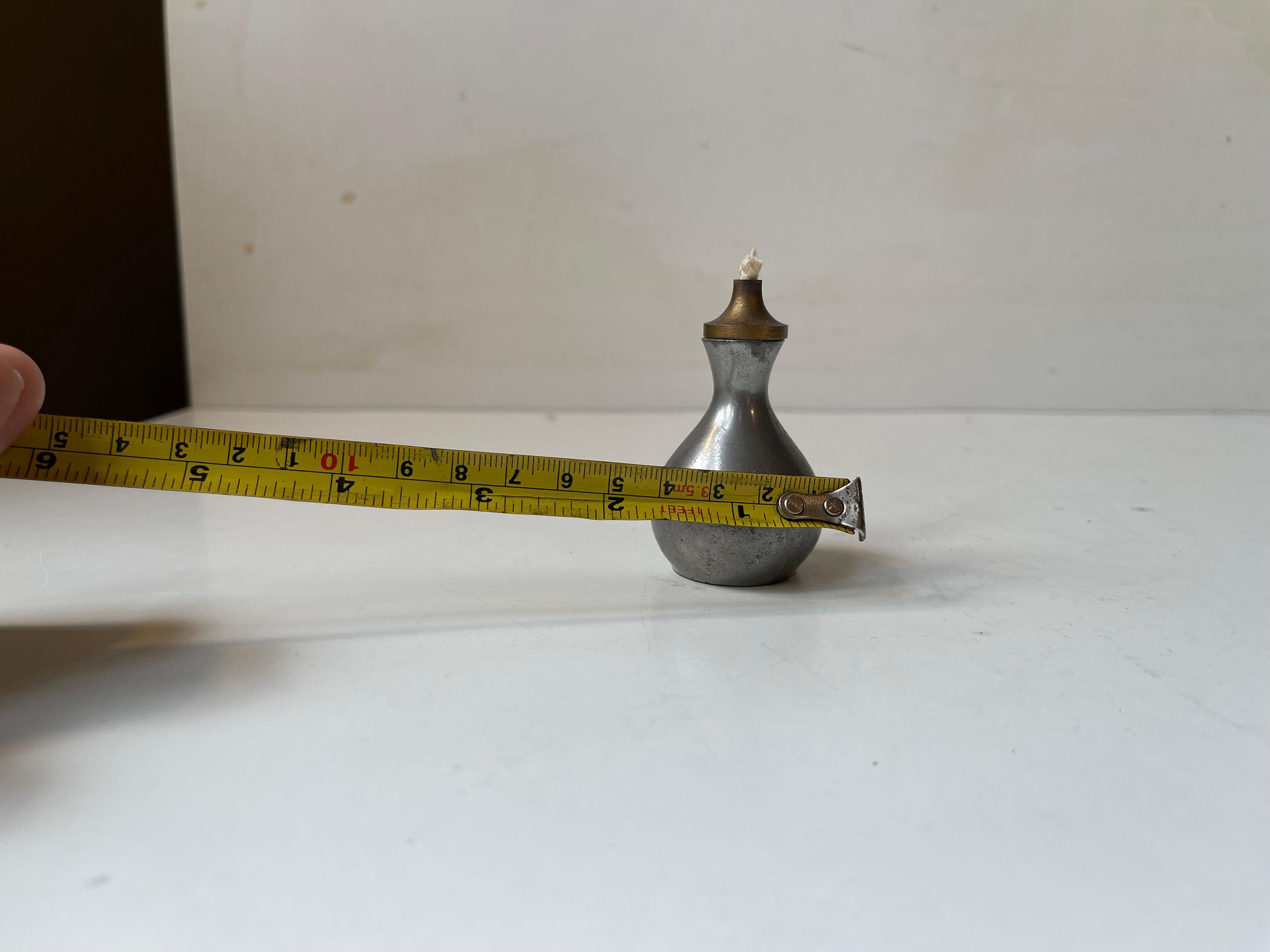 Just Andersen Miniature Öllampe aus Zinn und Messing, 1930er Jahre (Mitte des 20. Jahrhunderts) im Angebot