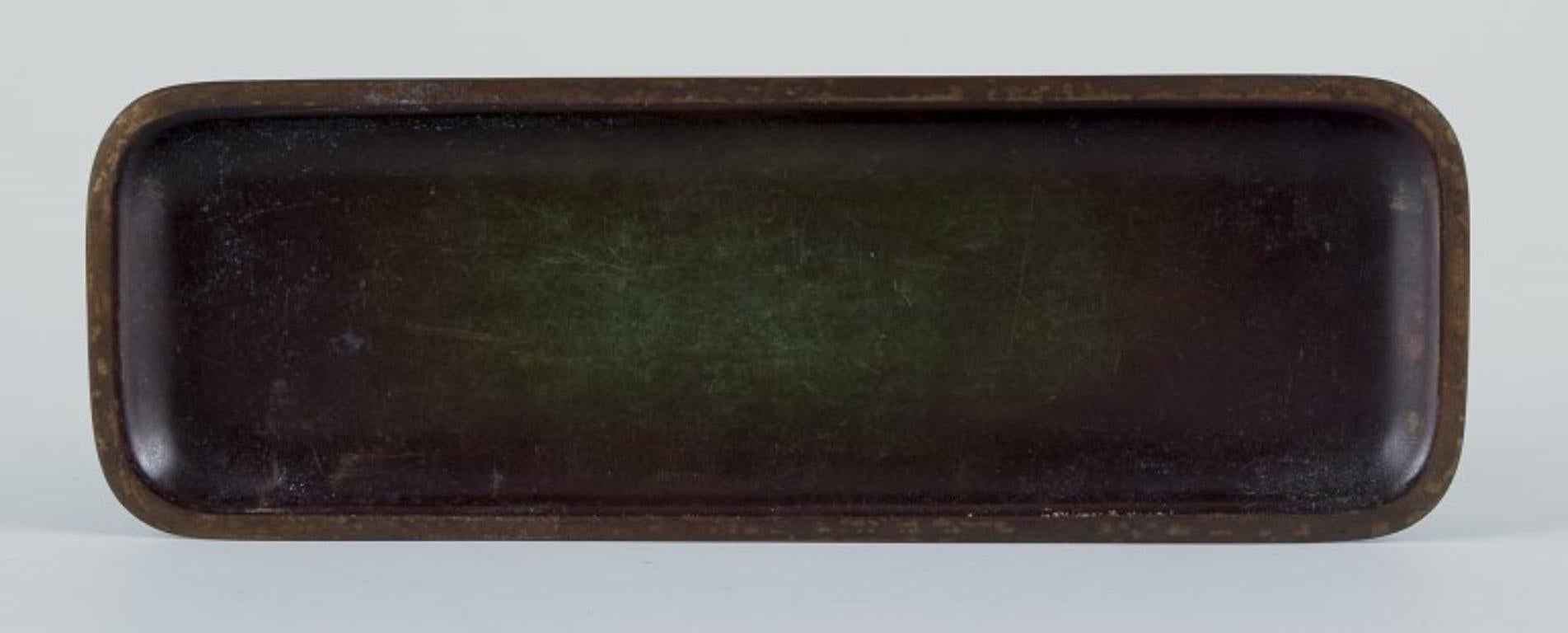 Pre-owned goods are exempt from import duties for U.S. customers. 
Therefore, no import tariffs will be applicable to your purchase.

Just Andersen (1884-1943).
Oblong pen tray in alloy bronze. Art Deco style. 
Beautiful patina.
Dating: Ca.