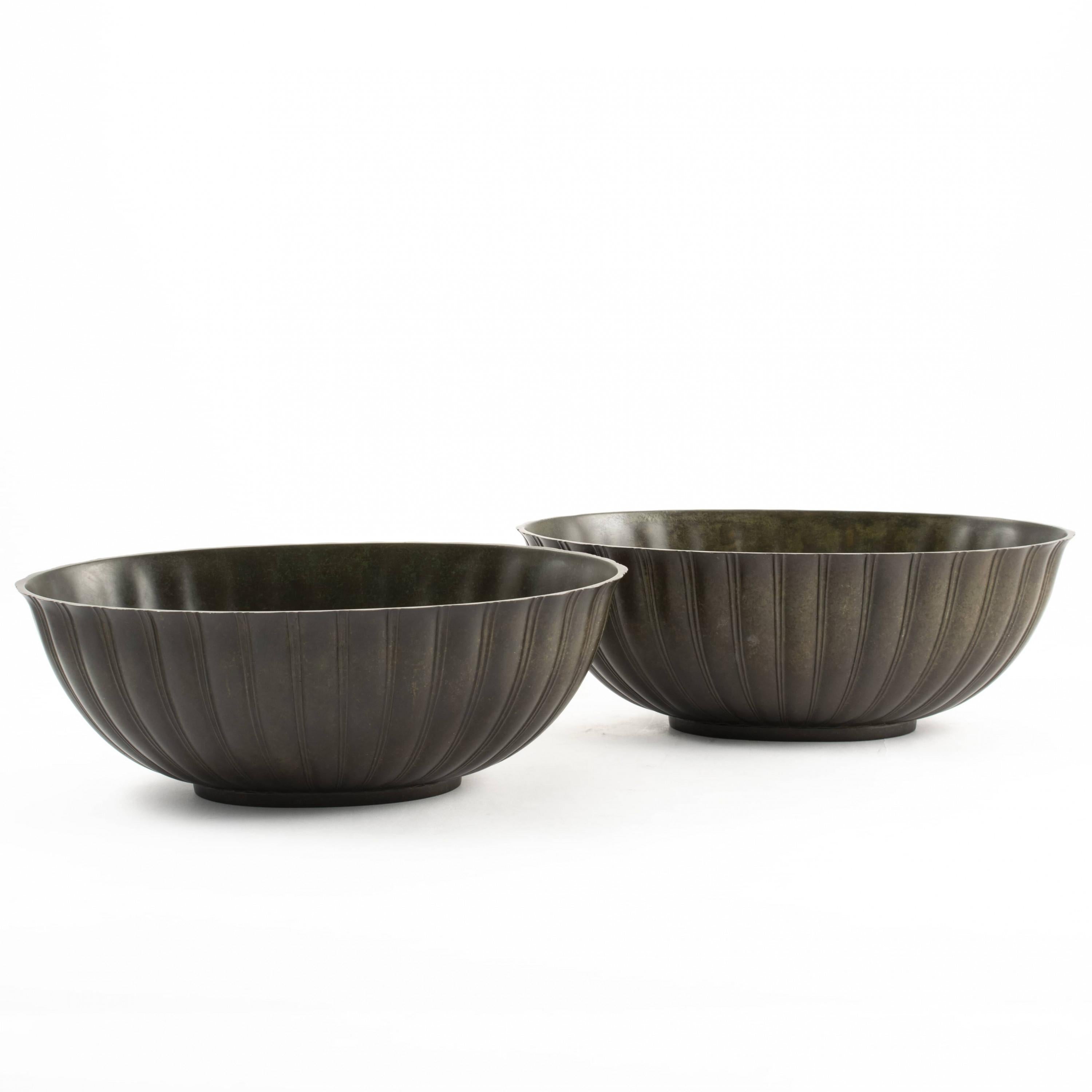 Pair of art deco bowls / jardinières designed by Just Andersen.
Made in Disko metal, a metal specifically invented by Just Andersen by combining lead and antimony, with a dark patina.
Stamped and numbered JUST 1752 to base.

Denmark, circa