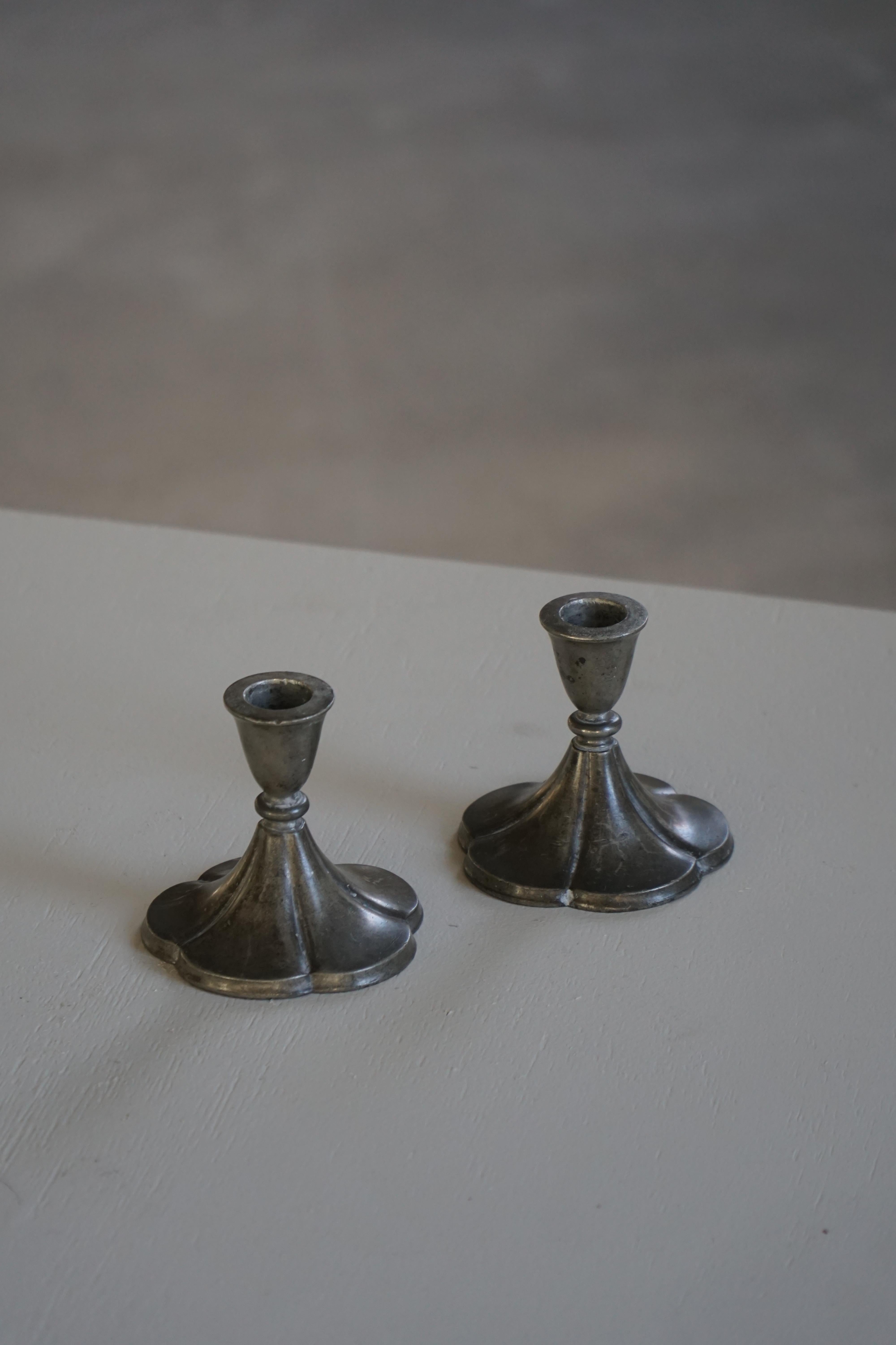 Danois Just Andersen, Paire de bougeoirs en étain par Just Andersen, 1930, Art déco danois en vente