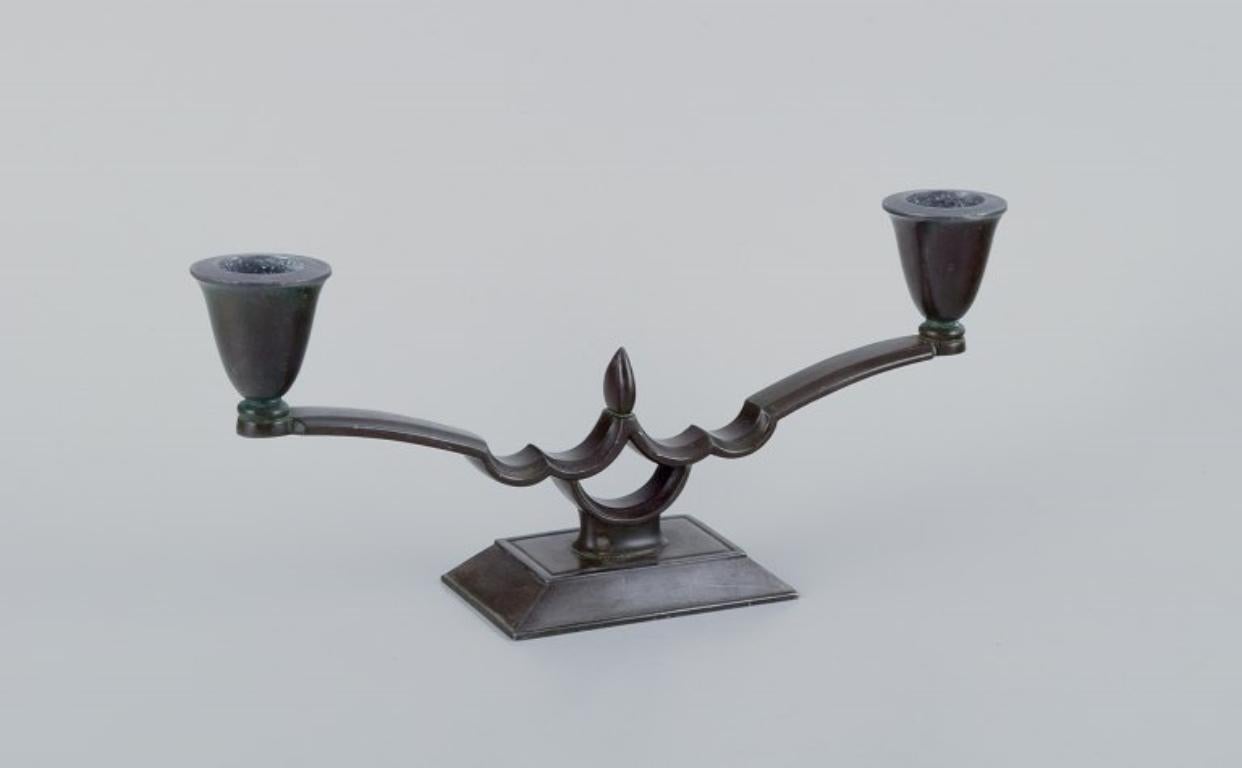 Just Andersen, coppia di candelieri a due braccia in stile Art Déco in metallo 