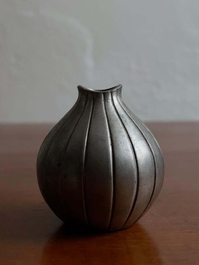 Calco Vaso in peltro Just Andersen design di Arne Ekers, Copenhagen Danimarca 1952 in vendita