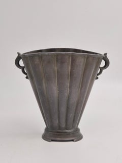 Just Andersen, vaso scultoreo in Diskometal, anni '30 / Grace danese / Art Déco