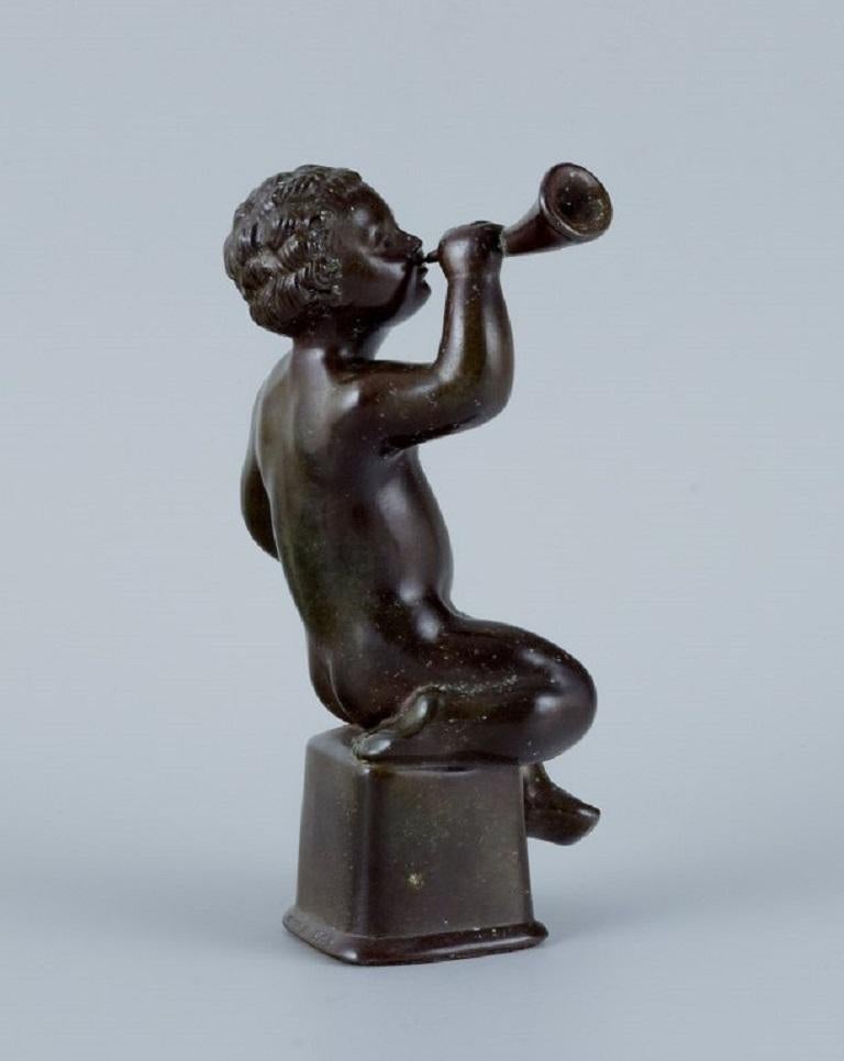 Just Andersen, sculpture in disco metal, naked boy blowing a horn.
In excellent condition with fine patina.
1940s.
Model 2170.
Dimensions: H 18.0 x D 10.0 cm.