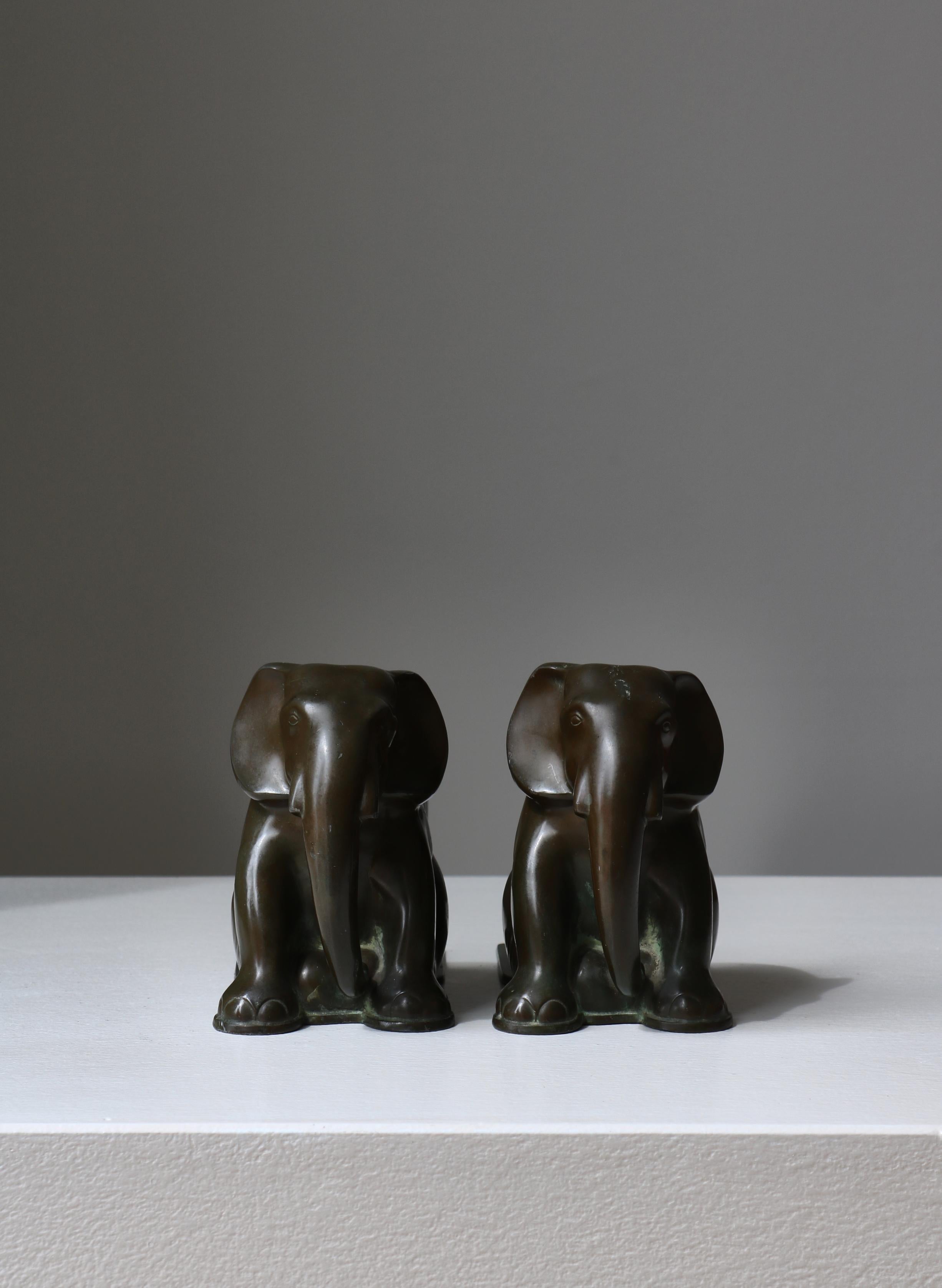 Just Andersen Set of Art Deco Elephant Bookends Disko Metal Model 165, 1930s In Good Condition For Sale In Odense, DK