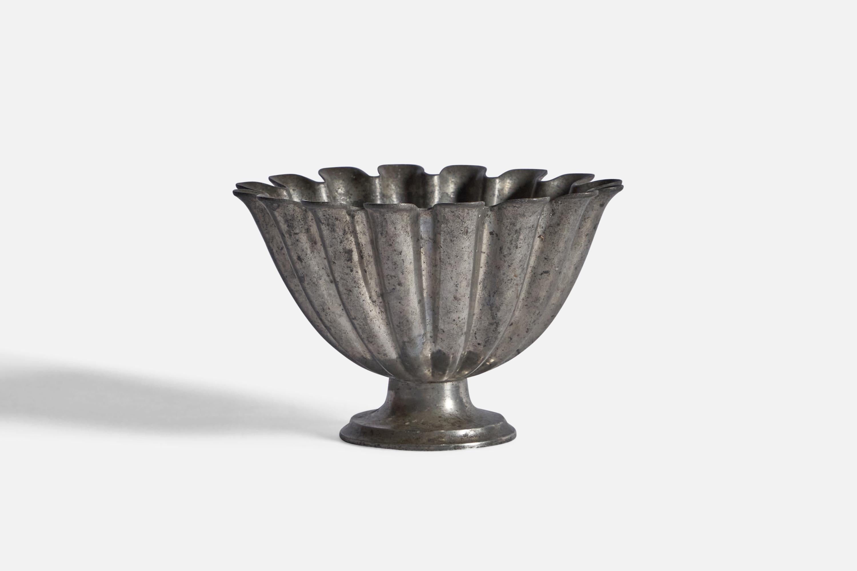 A small fluted pewter bowl designed and produced by Just Andersen, Denmark, 1930s.