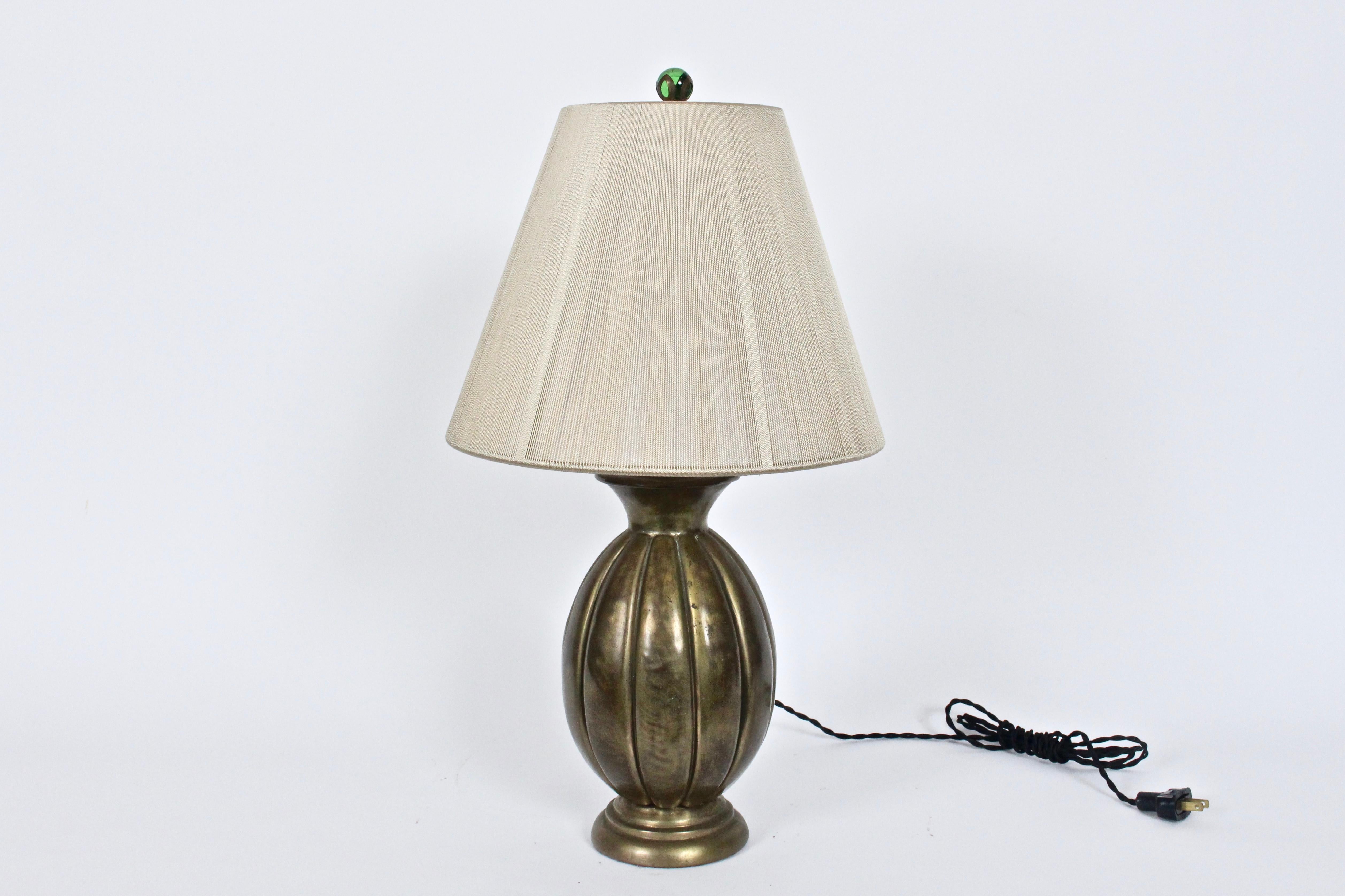 Lampe de table en bronze de style Just Andersen, datant d'environ 1940 en vente 3