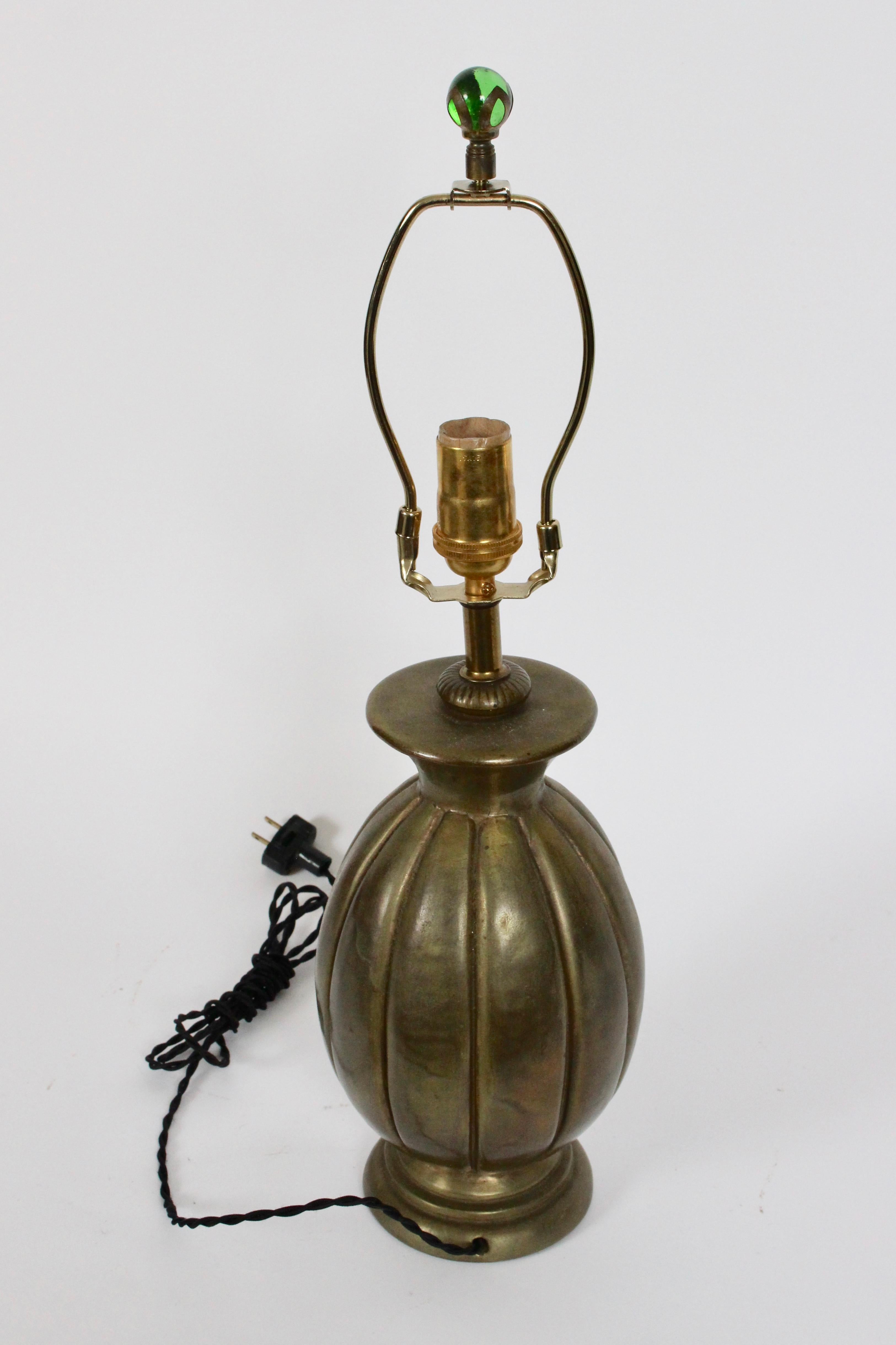 Lampe de table en bronze de style Just Andersen, datant d'environ 1940 en vente 2