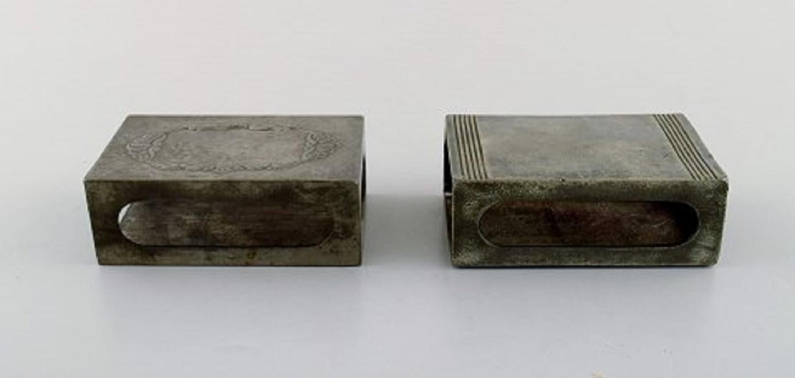 Just Andersen. Two matchbox holders and a vase in pewter, 1930s.
In good condition with minor wear.
Matchbox holder measures: 10.5 x 6.5 cm.
The vase measures: 14.5 x 6 cm.
Stamped.



   