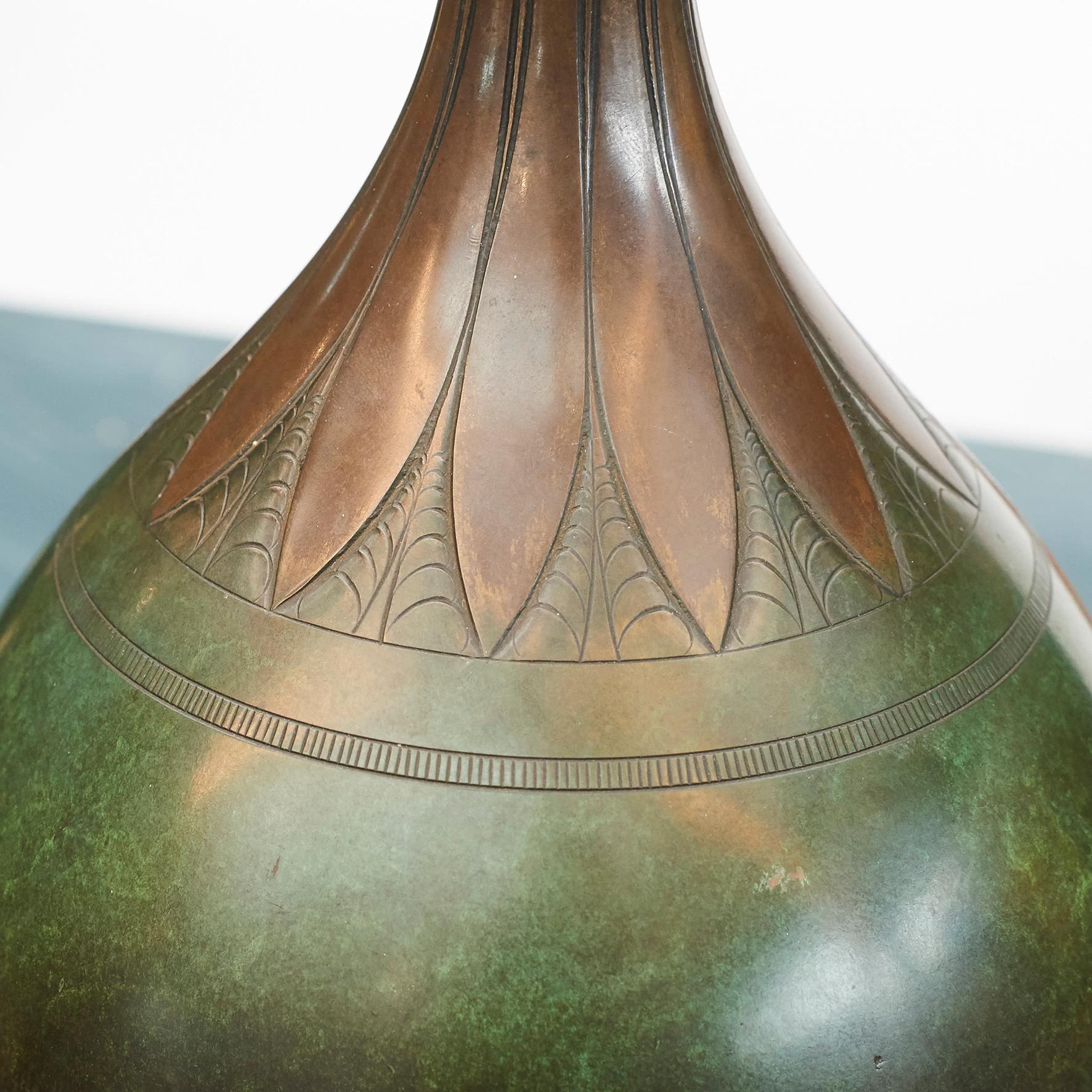 Europeo Vaso Just Andersen in bronzo patinato in vendita