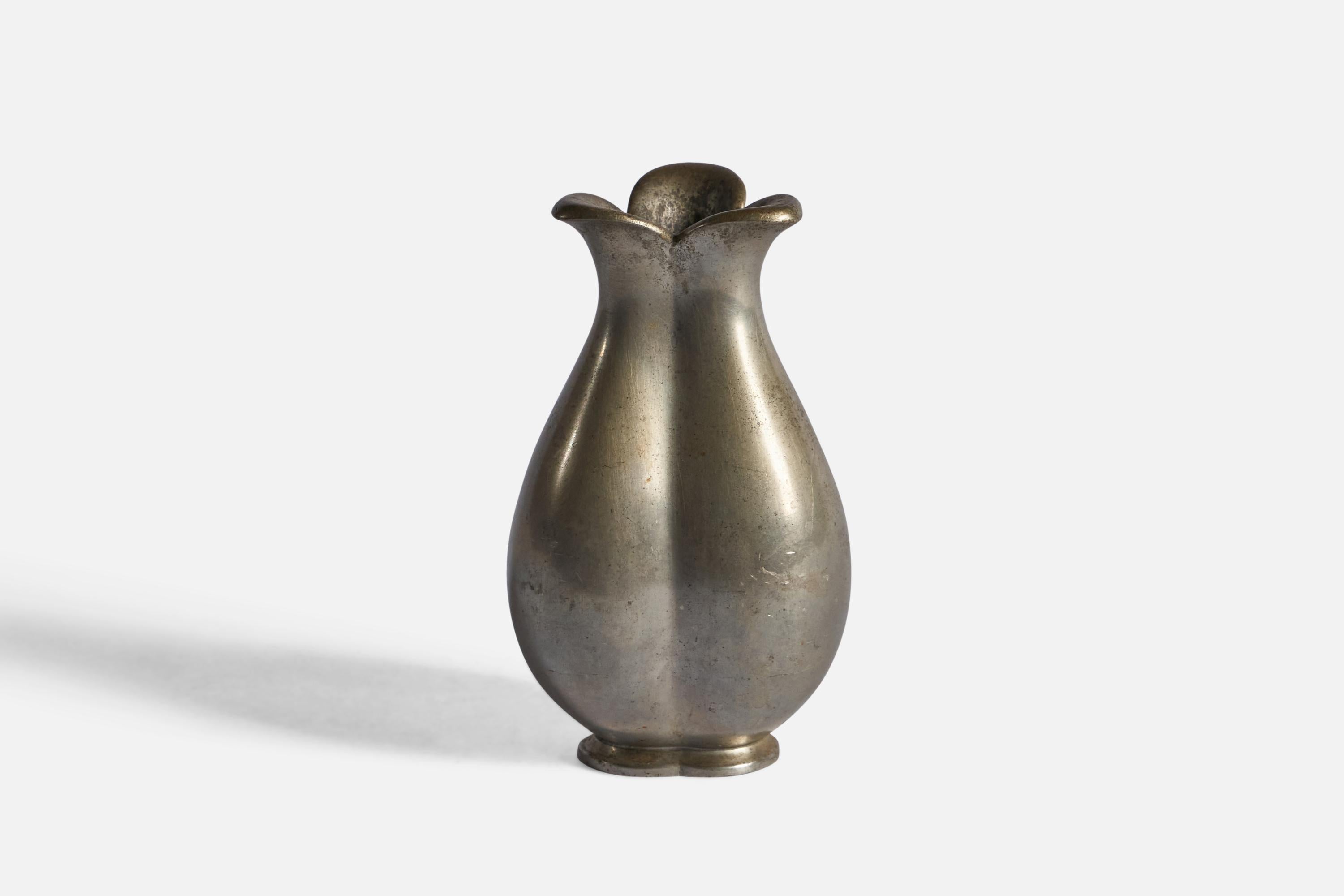 Vase aus Zinn, entworfen und hergestellt von Just Andersen, Dänemark, um 1930.