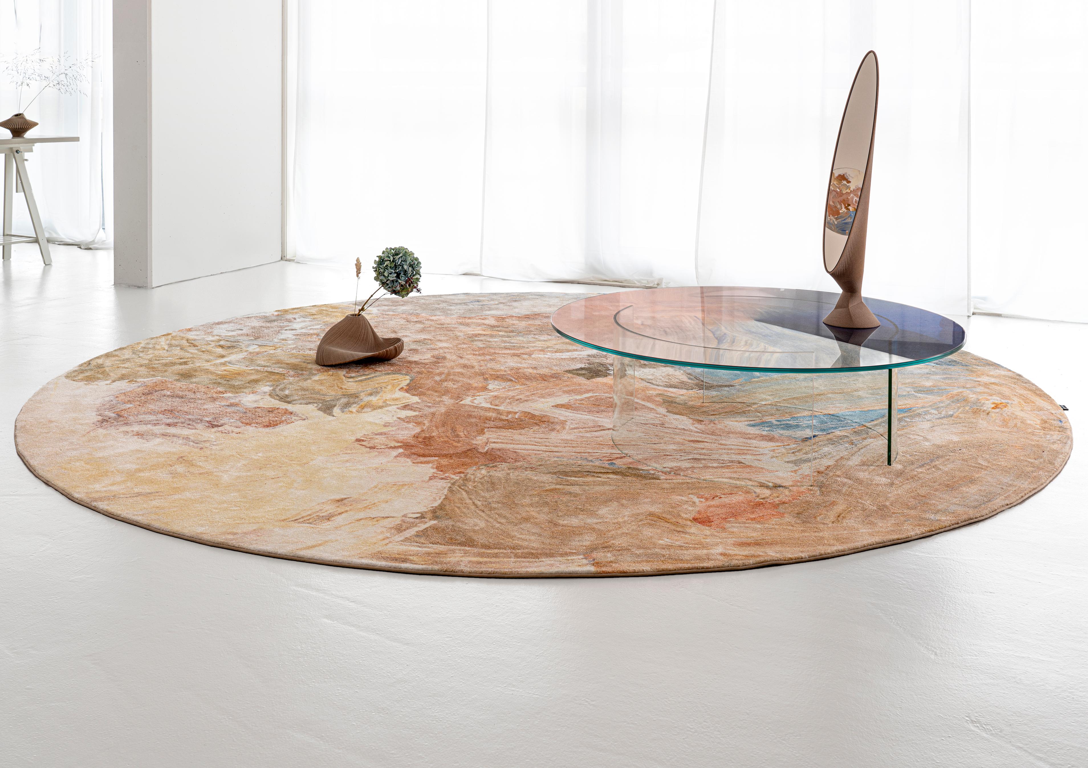 Insieme a Moooi Carpets, Rive Roshan ha creato una serie di tappeti a partire dai dipinti realizzati dalla figlia di 3 anni, Ava. La collezione 