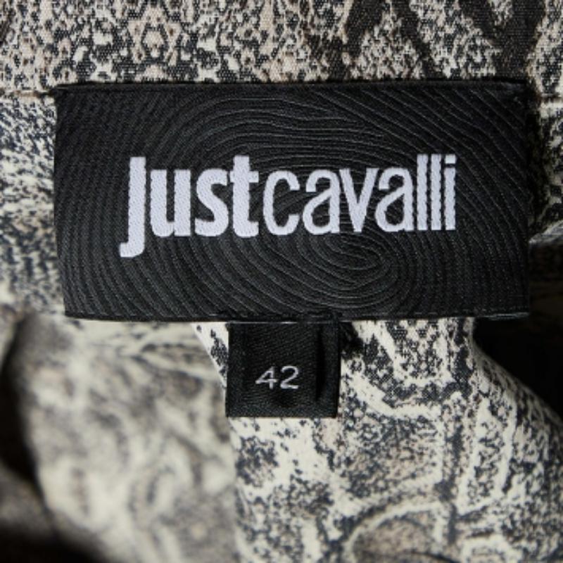 Infusez une dose supplémentaire de style à votre tenue grâce à cette veste très tendance. Fabriqué à partir de matériaux de qualité, il incarne une ambiance contemporaine et regorge de caractéristiques fonctionnelles.