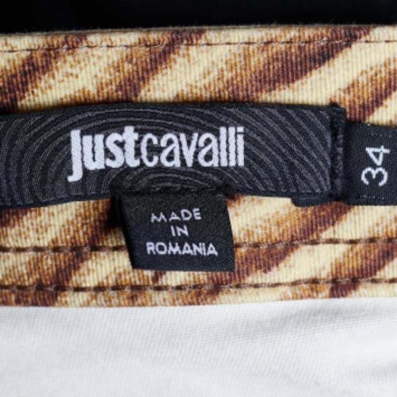 Just Cavalli Vaqueros rectos de algodón beige con estampado animal XL Cintura 38 en Bueno estado para la venta en Dubai, Al Qouz 2