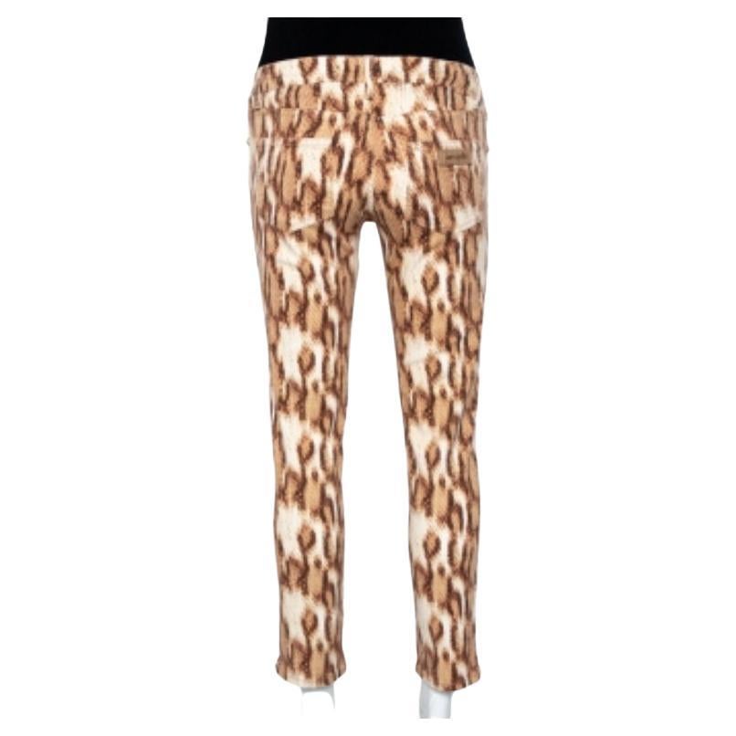 These amazing jeans from Just Cavalli will be a perfect addition to your collection. They come with a sleek silhouette and an animal print in the shades of beige all over. This denim creation is a buy you won't regret.
