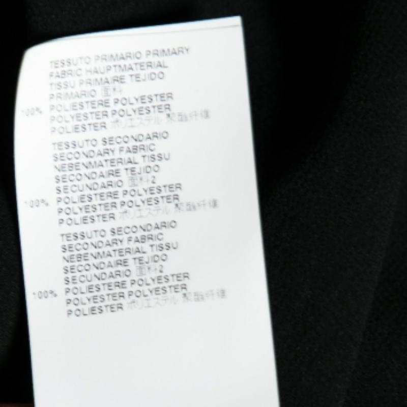 Just Cavalli Schwarzer Krepp plissiert vorne Krawatte Detail ärmelloses Top M im Angebot 1