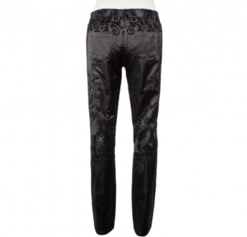 Just Cavalli Black Flocked Satin Tapered Leg Just Chic Jeggings L In Excellent Condition For Sale In Dubai, Al Qouz 2