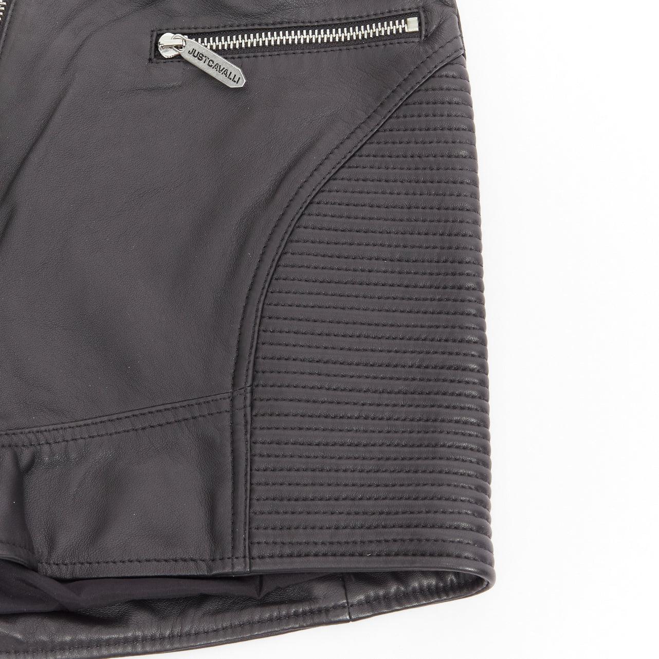 JUST CAVALLI black genuine leather silver zip motorcycle ribbed shorts IT38 XS en Bueno estado para la venta en Hong Kong, NT