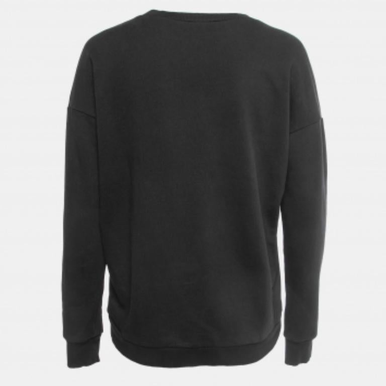 Sweatshirts wie dieses sind die beste Wahl an Tagen, an denen Sie sich bequem kleiden wollen. Das Sweatshirt ist aus hochwertigen Stoffen gefertigt und besticht durch einen edlen Farbton, attraktive Designs und eine kuschelige Passform.