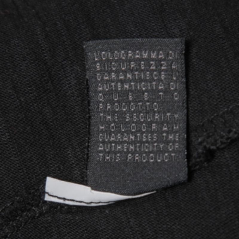 Perfetta per le uscite casual o per le commissioni, questa T-shirt è il capo migliore per sentirsi a proprio agio e alla moda. Sfoggia una tonalità accattivante e una vestibilità rilassata.