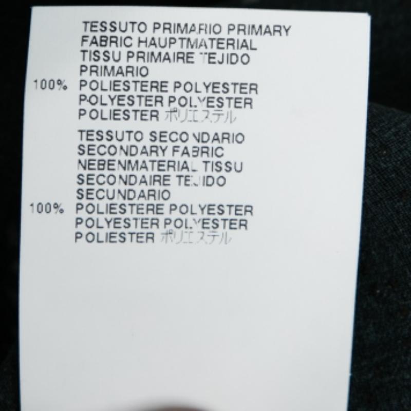 Just Cavalli Camicetta a spalla fredda in chiffon stampato nero con volant, M. I. In condizioni ottime in vendita a Dubai, Al Qouz 2
