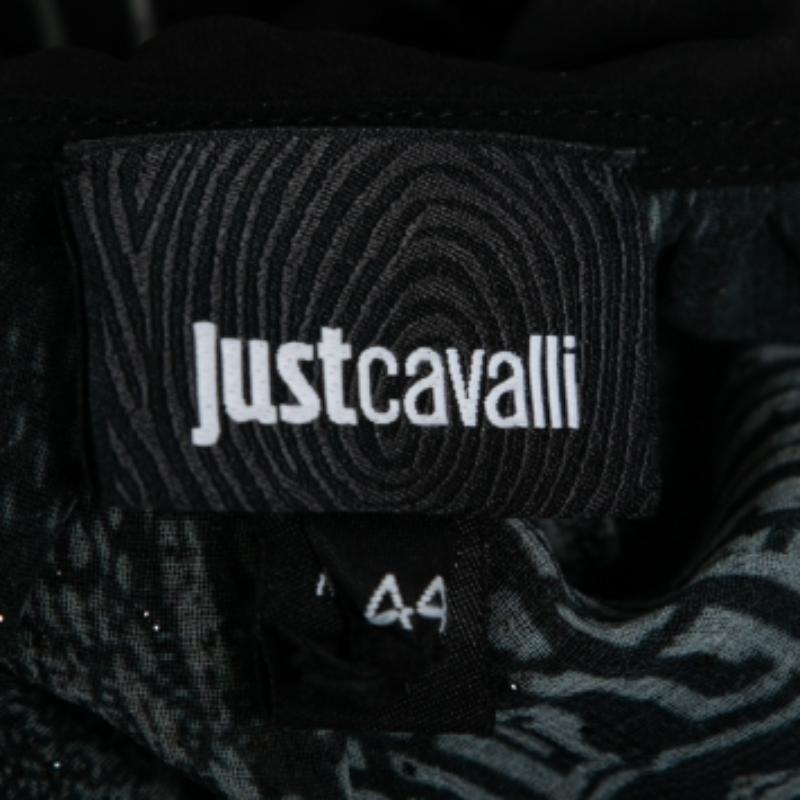 Donna Just Cavalli Camicetta a spalla fredda in chiffon stampato nero con volant, M. I. in vendita