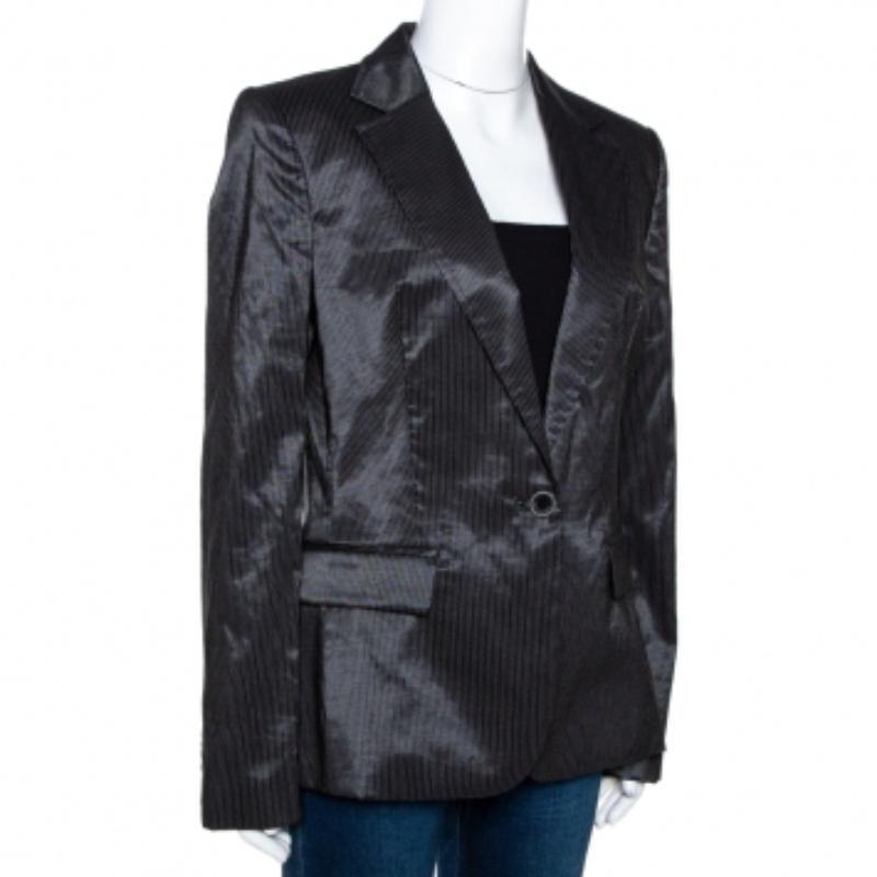 This blazer by Just Cavalli will equip you to conquer all work meetings with effortless style. Crafted from quality materials, it comes in a classic shade of black. It flaunts a striped pattern throughout. It is styled with notched lapels, long