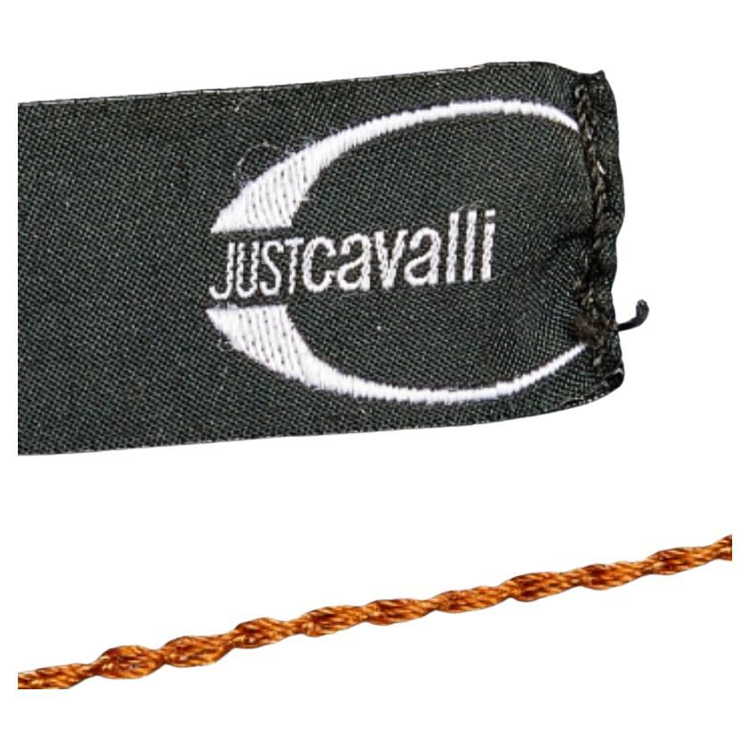 Ce modèle essentiel de la garde-robe est remis au goût du jour par Just Cavalli. La paire de jeans à coupe droite comporte plusieurs poches, des accents en détresse, des passants de ceinture et une fermeture à bouton sur le devant. Cette création en