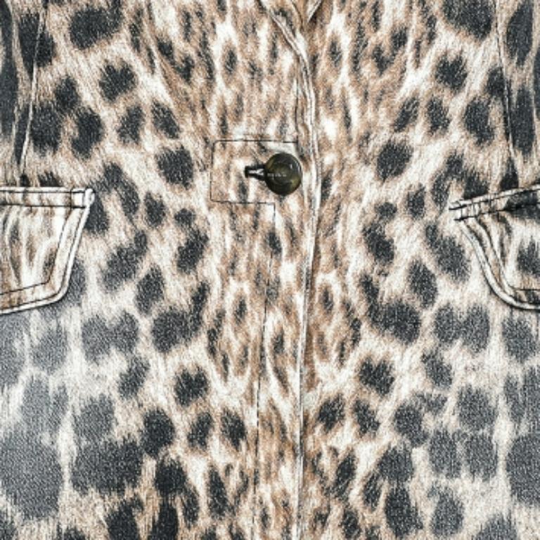 Blazer en denim à boutons sur le devant, imprimé d'animaux, de couleur Brown, Just Cavalli S Bon état à Dubai, Al Qouz 2