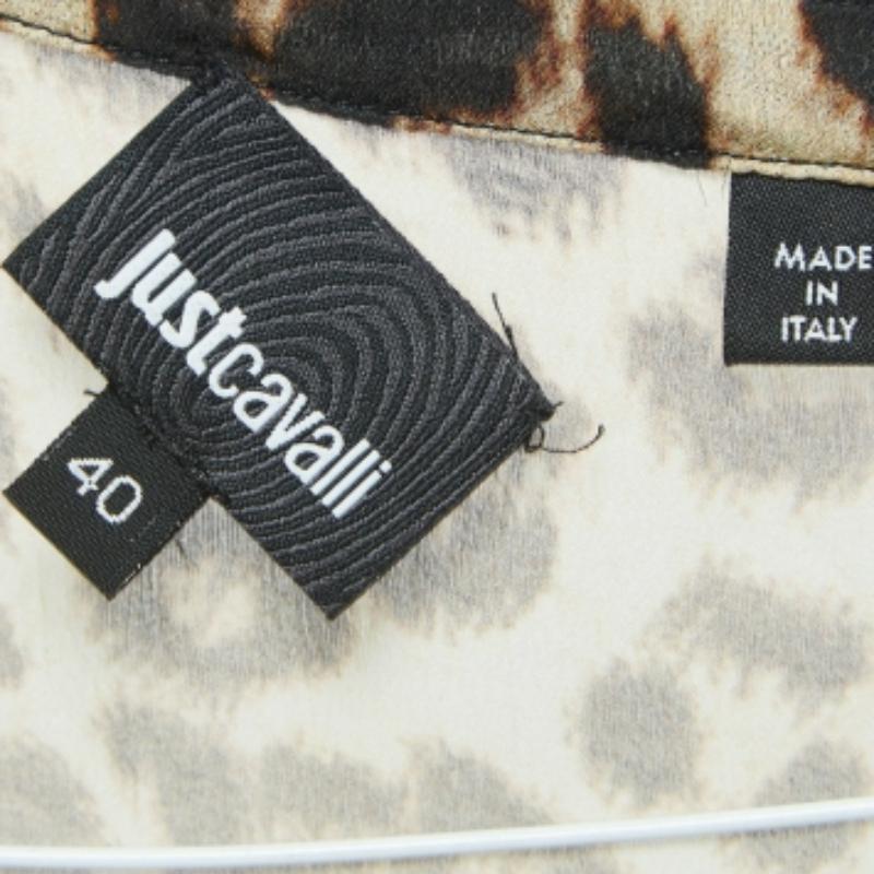 Just Cavalli - Vestito midi in seta con stampa leopardata marrone - S In condizioni buone in vendita a Dubai, Al Qouz 2