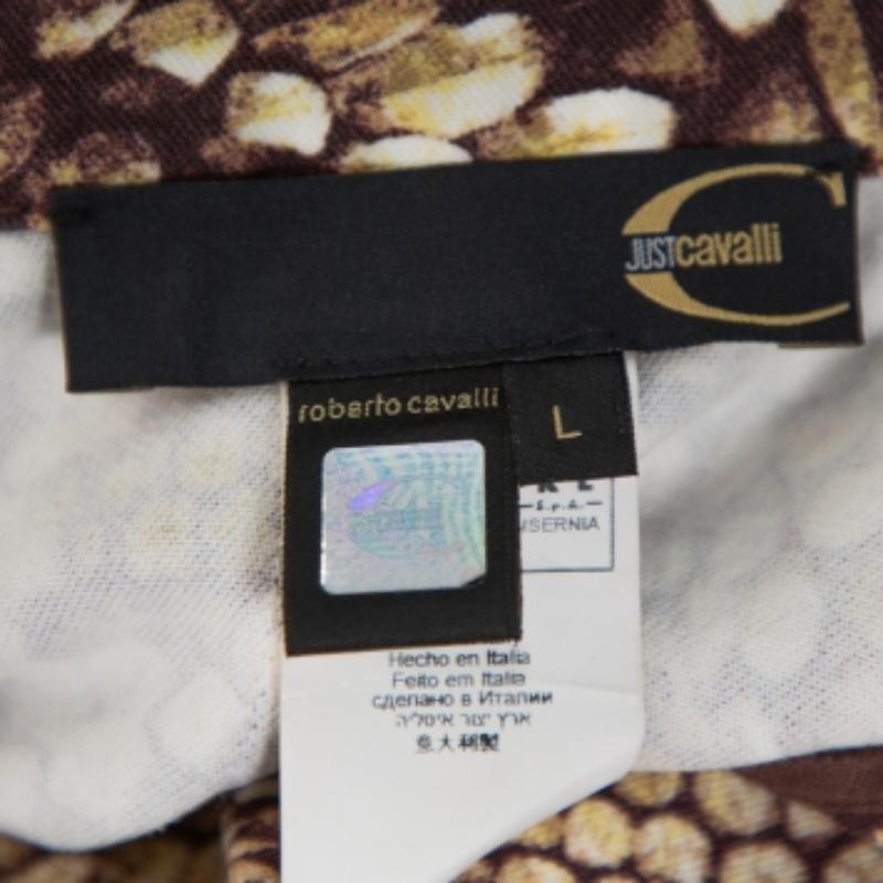 Combining elegance and sophistication, this brown Just Cavalli blazer will help you project a stylish look. The printed cotton creation features notched lapels, front button fastenings, dual pockets, and long sleeves. It will look great with