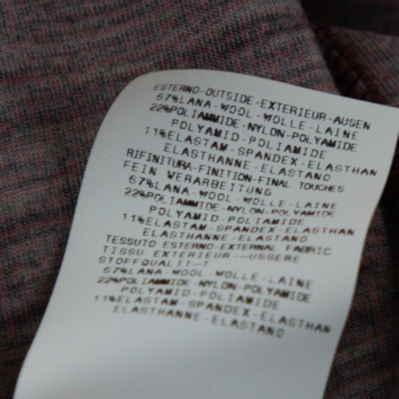 Dieses Kleid von Just Cavalli besticht durch sein wunderschönes Design und ist ein absolutes Muss in Ihrem Kleiderschrank. Ein Kleid aus einer Wollmischung wie dieses wird Ihnen zu einem eleganten Aussehen verhelfen. Es hat einen hochgezogenen