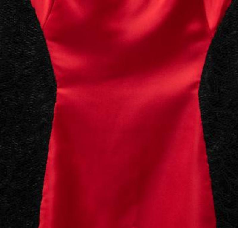 Just Cavalli Tubino V.I.V.A. rosso scuro in raso elasticizzato con pannelli in pizzo a contrasto S.I.S. in vendita 2
