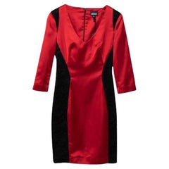 Just Cavalli Vestido de satén elástico rojo oscuro con paneles de encaje en contraste y cuello en V S