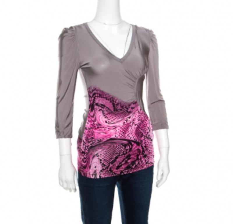 Just Cavalli - Top à manches longues froncées imprimé d'animaux gris et roses S en vente 2