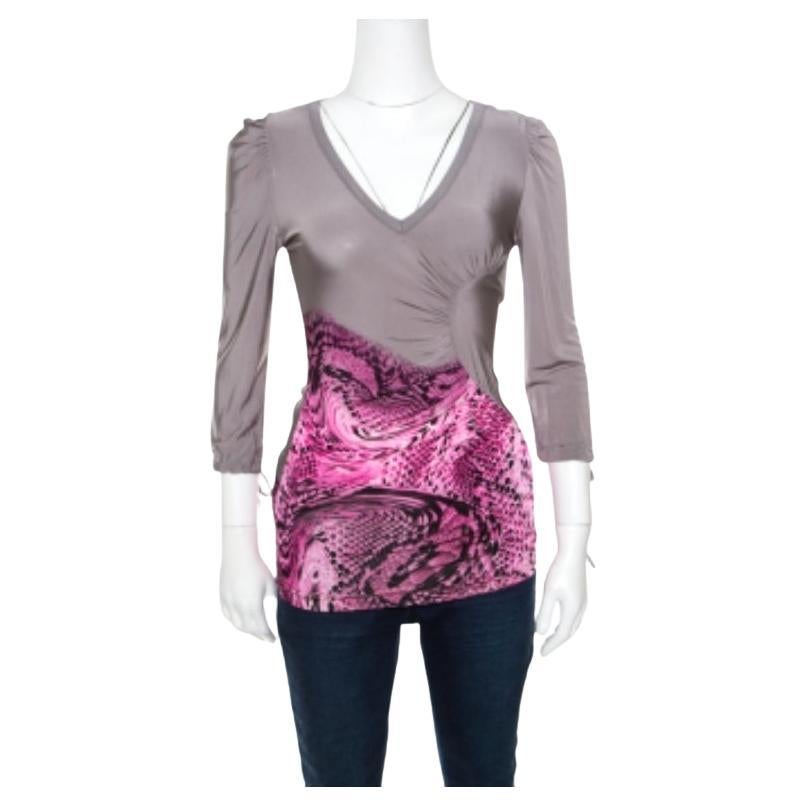 Just Cavalli - Top à manches longues froncées imprimé d'animaux gris et roses S en vente
