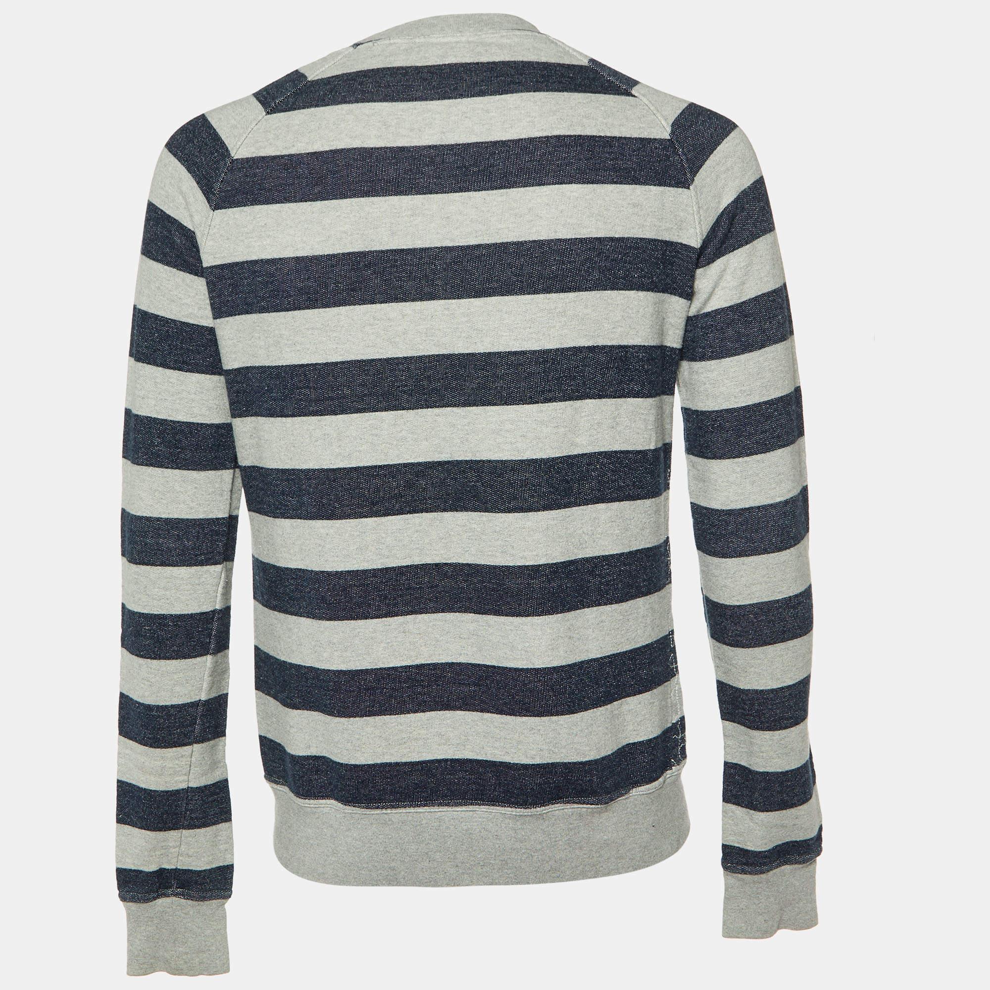 Che tu voglia uscire con gli amici o semplicemente rilassarti, questa felpa è un capo versatile e può essere abbinata in molti modi. È stato realizzato con materiali di alta qualità e si abbina bene a jeans e scarpe da ginnastica per un look casual