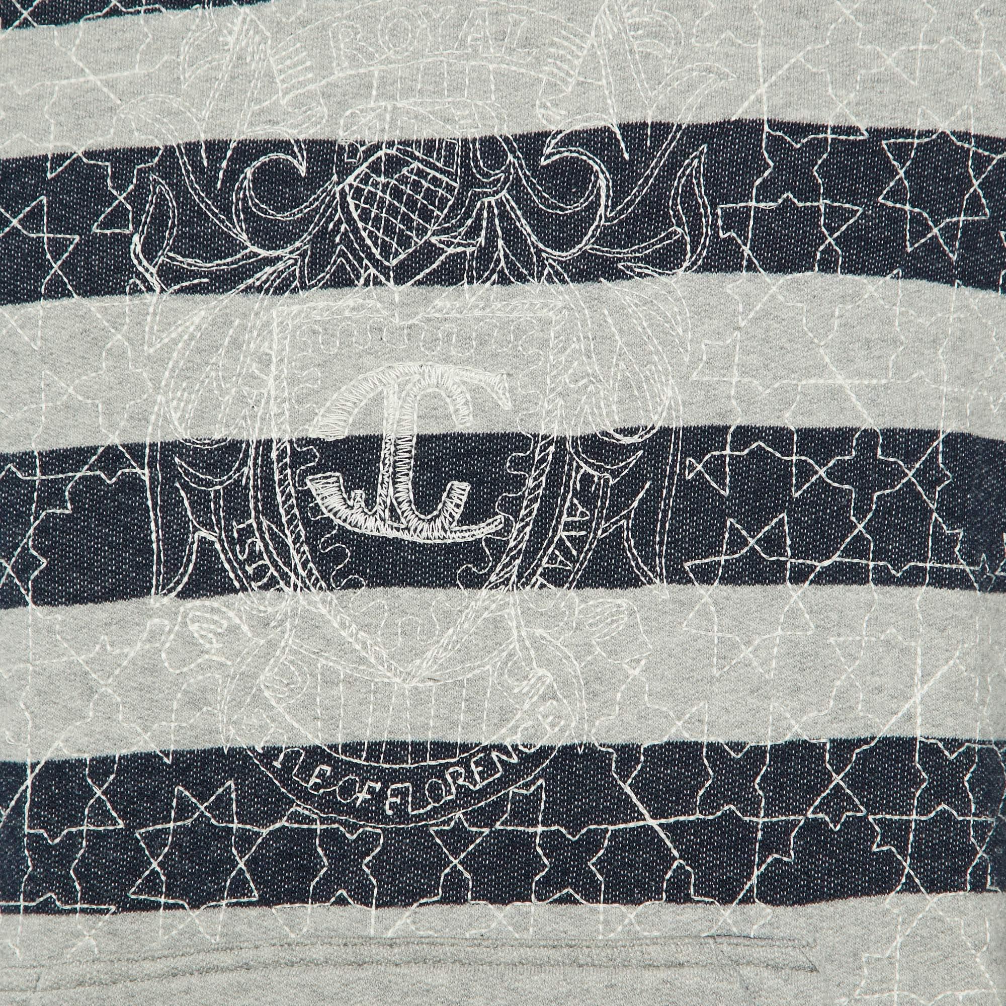 Grigio Just Cavalli - Felpa grigia a righe in cotone con logo ricamato XL in vendita