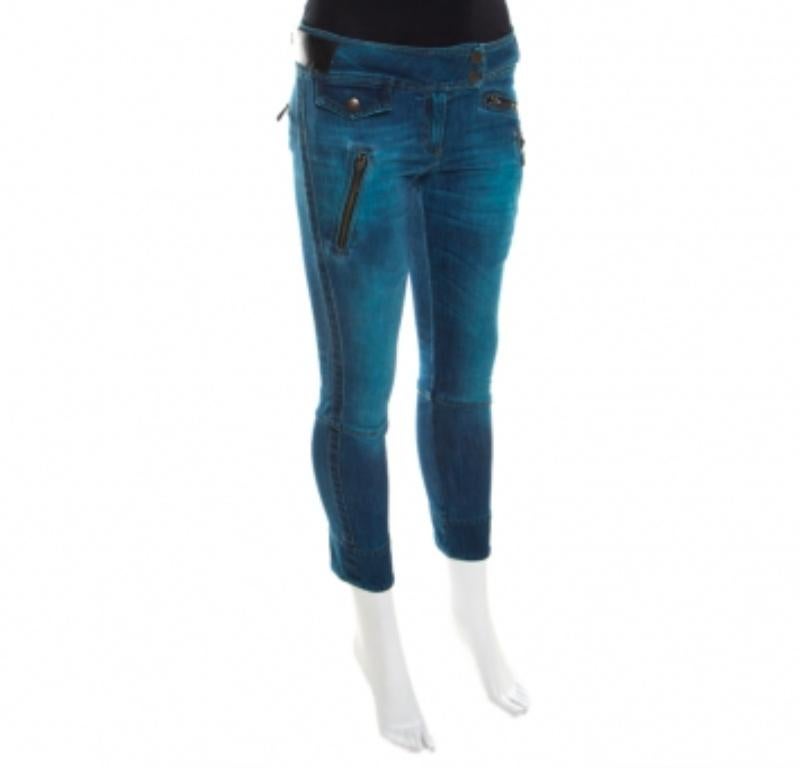 Le détail de la chaîne dorée sur le devant et le dos est le point fort de ce jean de Just Cavalli. Confectionné en coton extensible avec des jambes fuselées et des poches, ce jean aux tons indigènes sera du plus bel effet avec un tee-shirt