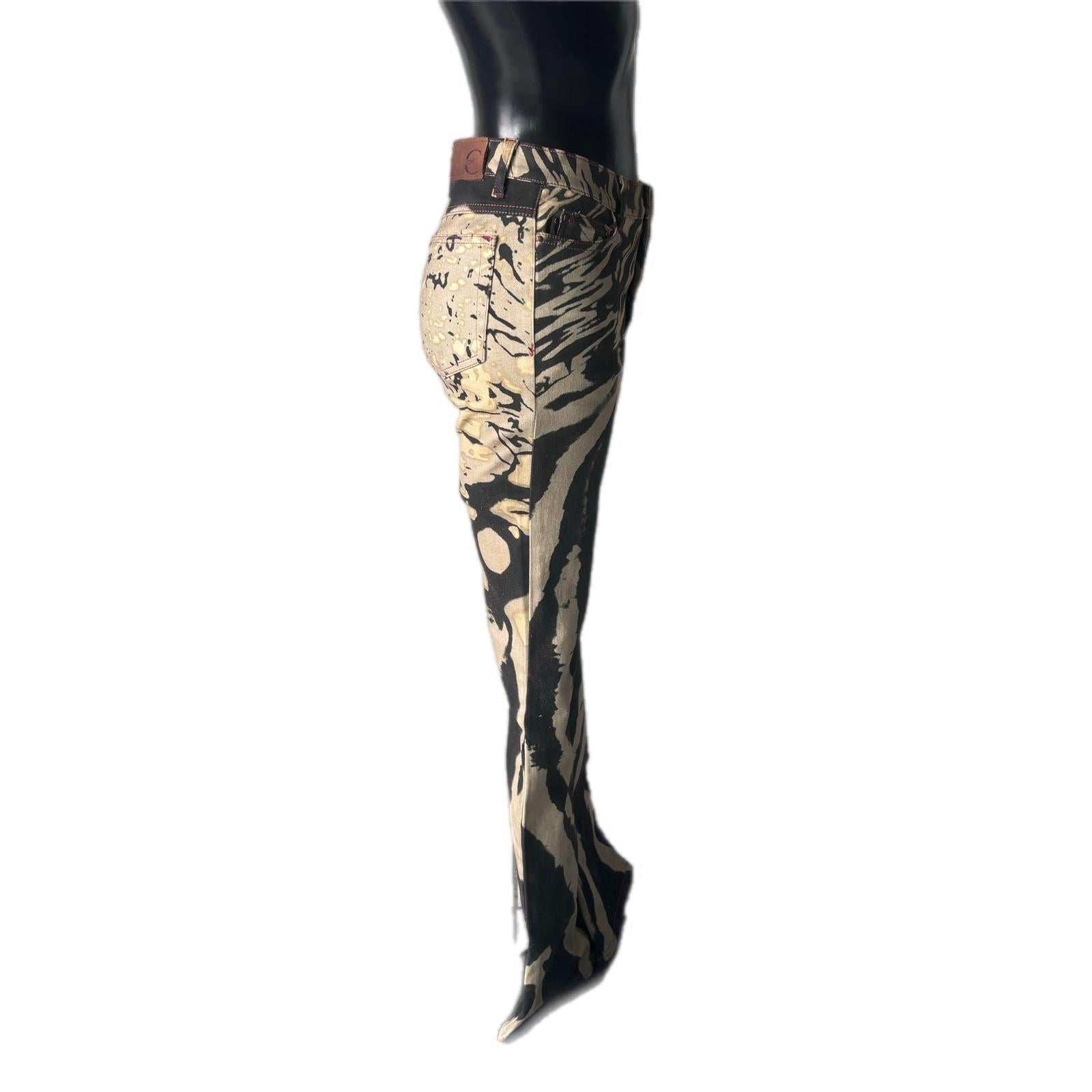 Just Cavalli bootcut jeans in stretch cotton with beige and black animal print. Made in Italy, IT 42, 2000s.
An iconic garment by Just Cavalli, a perfect example of the bold and sensual style that made Roberto Cavalli famous in the 2000s.

These