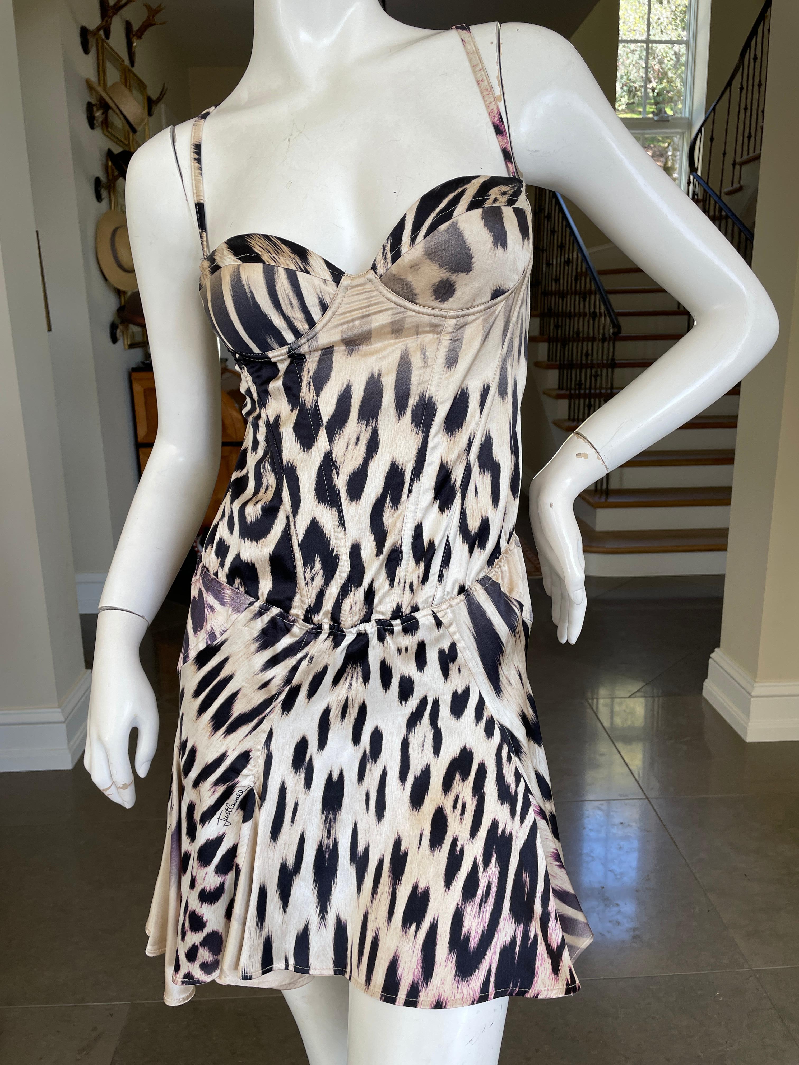 Just Cavalli Sexy Vestido de cóctel con corsé y estampado de leopardo de Roberto Cavalli.
  Talla pequeña, (sin etiqueta)
 Es muy bonito, queda mejor en modelo vivo.
 Busto 34
 Cintura 28
Caderas 39