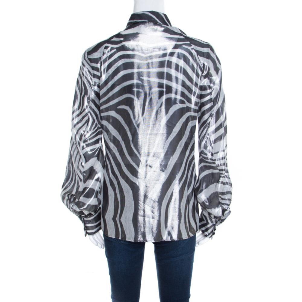 This stylish Just Cavalli creation is essential in every wardrobe. The classic metallic piece is rich, elegant and is something that fits any occasion. An ideal piece for dressing up, this piece is skillfully made from silk and lurex. The shirt