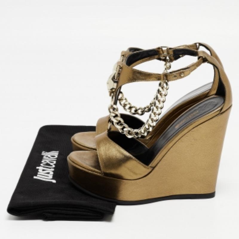 Just Cavalli Metallic Gold Leder Keil Riemchensandalen Größe 38 im Angebot 4
