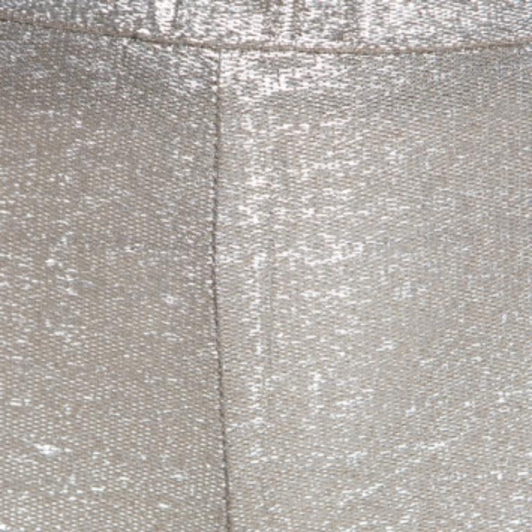 These leggings from Just Cavalli are just perfect to make a fashion statement in an effortless way. Covered in a metallic shade, the creation has contrasting black patch details and a fabulous fit. It will assist your style for years.