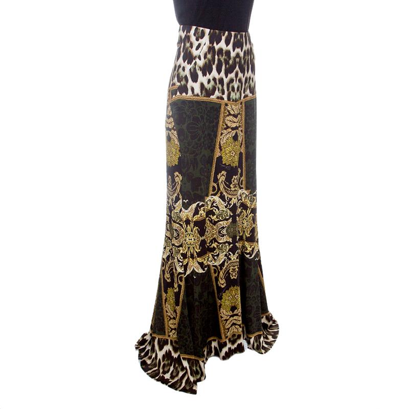 This maxi skirt from Just Cavalli is intricately crafted to give a flattering silhouette and features an edgy multicoloured print all over. Its impressive length and groovy finish exude a contemporary, chic feel. Style yours with a muted top for